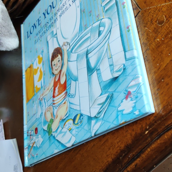 Love You Forever by Robert Munch, Sheila McGraw illus. (Hardcover) - Picture 5 of 5